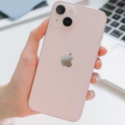 TOP điện thoại iPhone màu hồng đáng mua nhất 2022