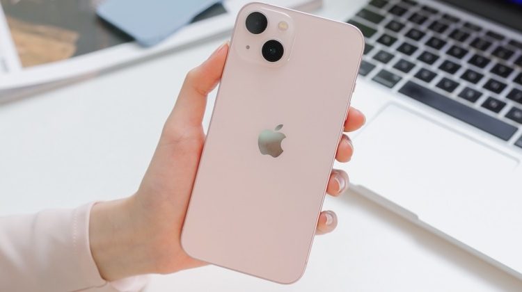 TOP điện thoại iPhone màu hồng đáng mua nhất 2022