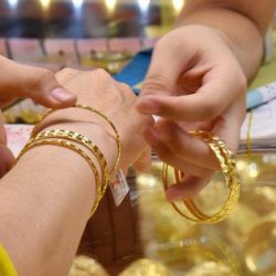 Giá vàng SJC đi ngang bất chấp vàng thế giới chưa ngừng đà giảm