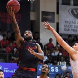 HLV Saigon Heat ngợi khen Madarious Gibbs 'Quý ngài hiệp 4'