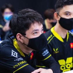 Trong giải là đối thủ, về nhà là fan cứng