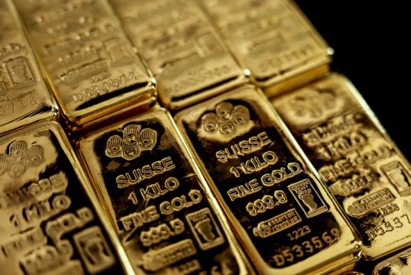 Giá vàng giảm khỏi mức kỷ lục sau dữ liệu kinh tế tích cực nhưng vẫn dự báo tăng tuần